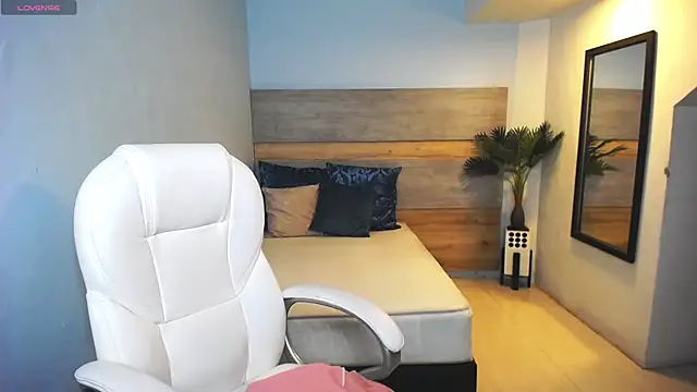 liseth fox online show from January 4, 1:42 am