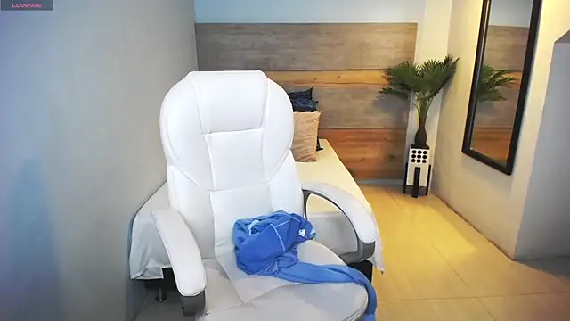 liseth fox online show from February 8, 6:22 pm