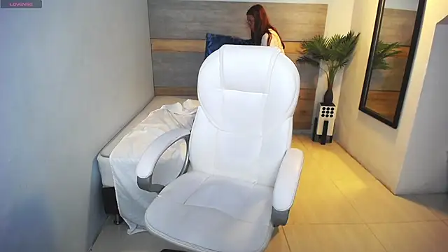 liseth fox online show from March 8, 1:50 am