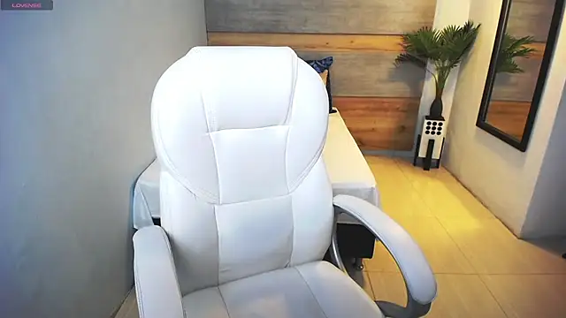 liseth fox online show from March 14, 11:00 pm