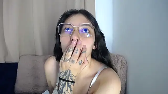 lessliee22  online show from March 27, 6:08 am