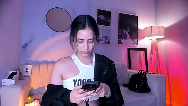 lara madisson online show from February 9, 5:33 am