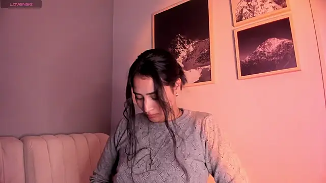 lara madisson online show from August 1, 4:34 am