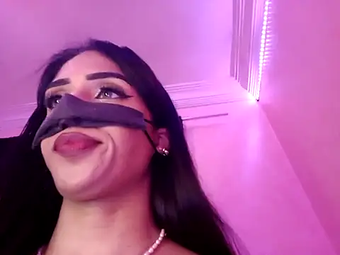 Snapshot of ---sophia--- chatting on October 4, 9:40 am ---sophia--- online show from October 4, 9:40 am