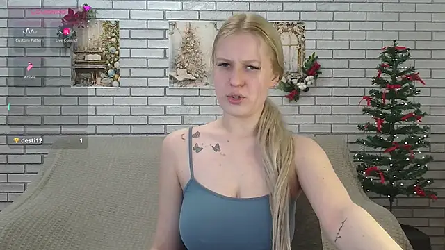 EmiliaDuchess online show from December 30, 3:02 pm