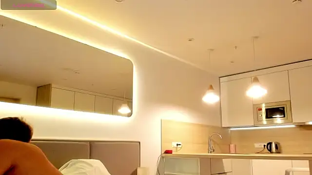 Snapshot of agelandreww chatting on January 16, 6:27 pm agelandreww online show from January 16, 6:27 pm