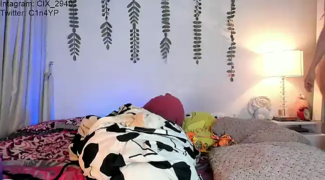 Snapshot of halseycox___ chatting on December 18, 9:58 am halseycox online show from December 18, 9:58 am