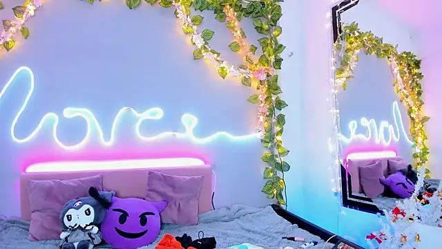 YouliteSllut2 online show from December 20, 7:50 pm