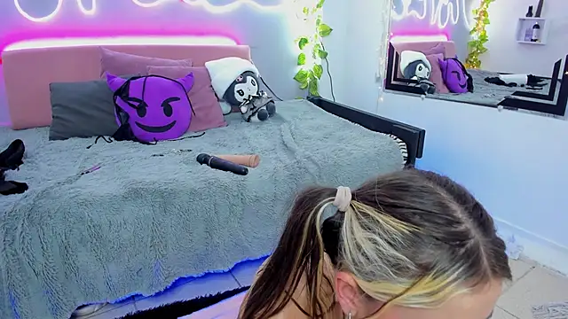 YouliteSllut2 online show from December 28, 7:11 am