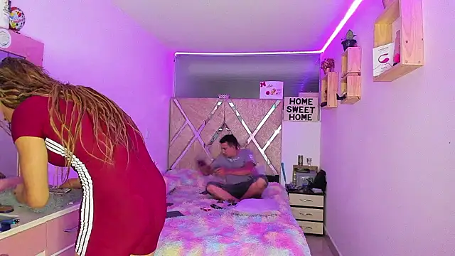 parejacaliente20154 online show from March 24, 11:04 am