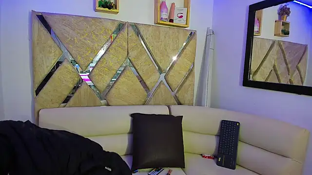 parejacaliente20154 online show from April 19, 11:09 am