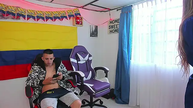 parejacaliente20154 online show from June 9, 11:11 am