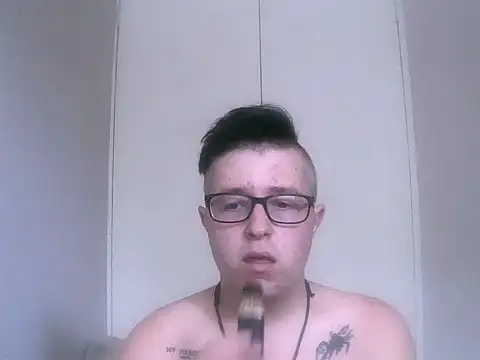 Snapshot of bisexualboy05 chatting on February 23, 12:35 pm bisexualboy05 online show from February 23, 12:35 pm