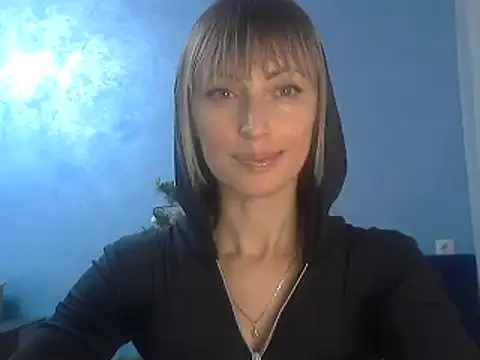 Snapshot of EffectMaya chatting on January 13, 7:31 pm EffectMaya online show from January 13, 7:31 pm
