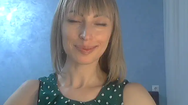 Snapshot of EffectMaya chatting on March 4, 6:50 pm EffectMaya online show from March 4, 6:50 pm