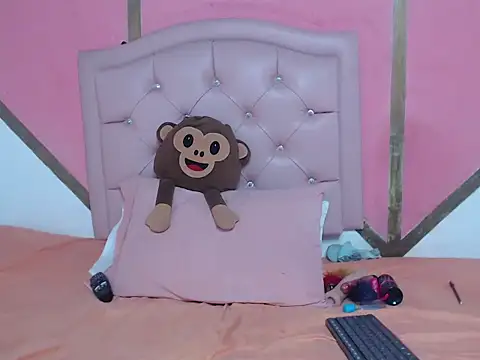 Snapshot of Madeline_Woods chatting on October 13, 2:50 pm Madeline Woods online show from October 13, 2:50 pm