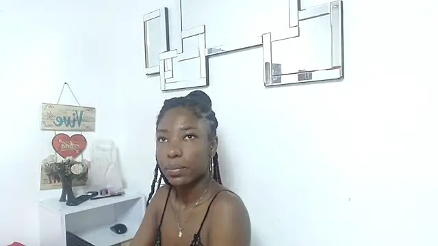 Snapshot of Madeline_Woods chatting on November 29, 12:19 pm Madeline Woods online show from November 29, 12:19 pm