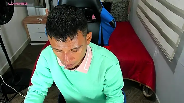 Snapshot of Backsex_boy chatting on October 30, 9:55 am Backsex boy online show from October 30, 9:55 am