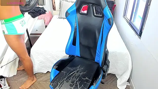 Snapshot of Backsex_boy chatting on November 7, 3:01 pm Backsex boy online show from November 7, 3:01 pm