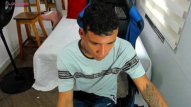 Snapshot of Backsex_boy chatting on November 12, 2:28 pm Backsex boy online show from November 12, 2:28 pm