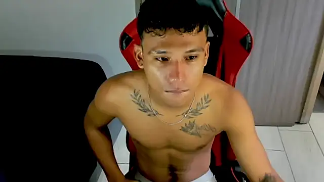 Snapshot of Backsex_boy chatting on February 5, 5:28 pm Backsex boy online show from February 5, 5:28 pm