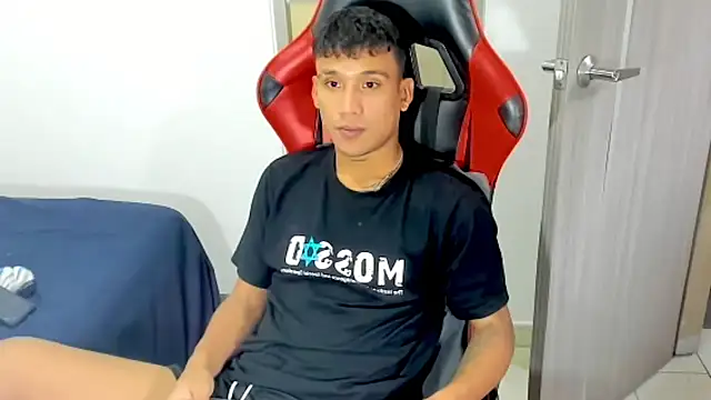 Snapshot of Backsex_boy chatting on February 22, 10:19 pm Backsex boy online show from February 22, 10:19 pm