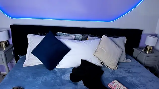 Julieta Cortes   online show from March 4, 12:12 pm