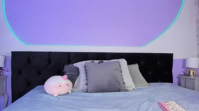 Julieta Cortes   online show from October 16, 12:17 pm