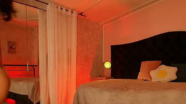 Julieta Cortes   online show from April 17, 12:30 pm