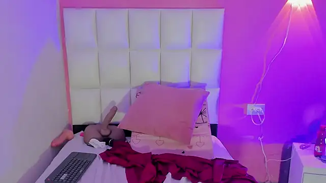 Alanna hot3 online show from April 18, 7:07 pm