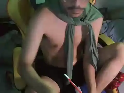 Snapshot of cloudyth1994 chatting on December 23, 7:20 pm cloudyth1994 online show from December 23, 7:20 pm