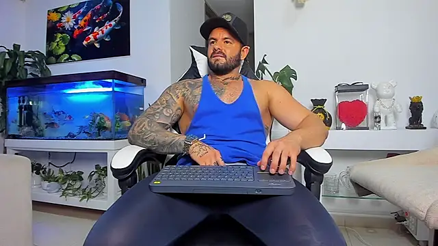 Snapshot of Johnnygrayson1 chatting on October 3, 12:51 am Johnnygrayson1 online show from October 3, 12:51 am