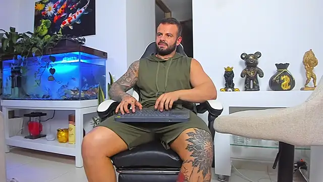 Johnnygrayson1 online show from December 20, 12:18 am