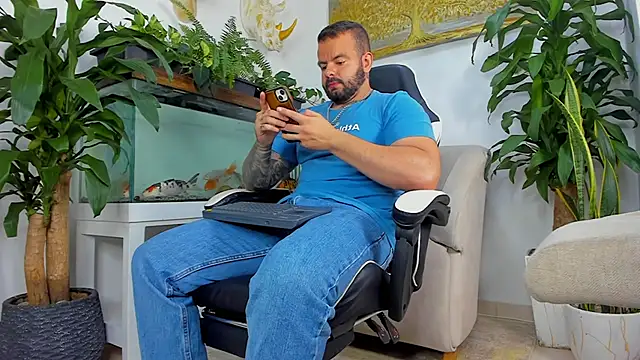 Johnnygrayson1 online show from April 22, 12:13 am