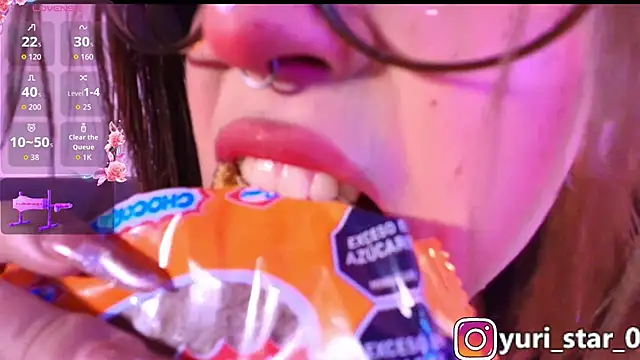 Snapshot of Yuri_Stars chatting on November 23, 4:23 am Yuri Stars online show from November 23, 4:23 am