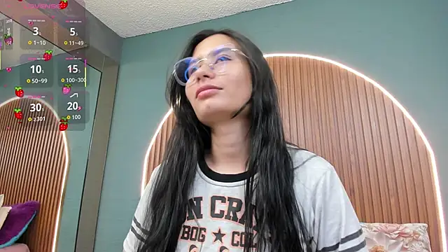 NayeCloud online show from October 19, 3:40 am