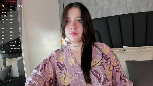 Sabrina Lennox online show from February 8, 10:40 pm