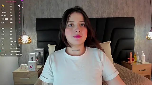 Sabrina Lennox online show from February 17, 7:53 pm