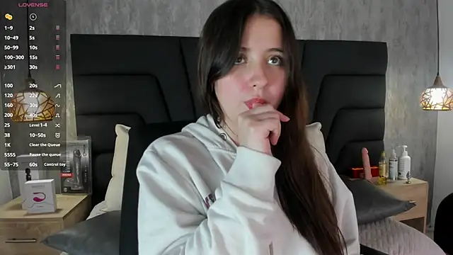 Sabrina Lennox online show from March 13, 1:43 am