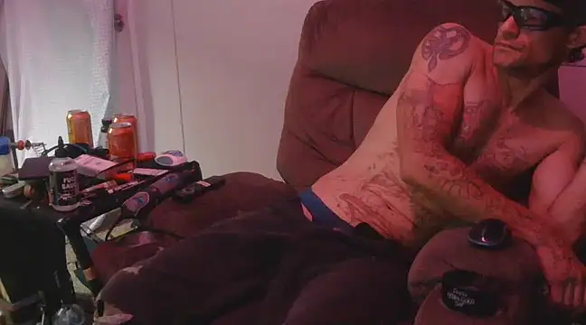 Snapshot of TheOneYouLove69 chatting on March 7, 9:27 pm TheOneYouLove69 online show from March 7, 9:27 pm