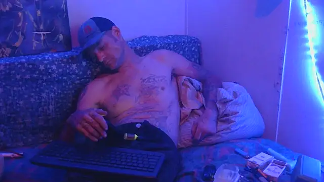 Snapshot of TheOneYouLove69 chatting on October 31, 3:29 am TheOneYouLove69 online show from October 31, 3:29 am