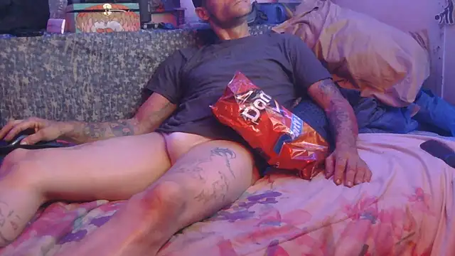 Snapshot of TheOneYouLove69 chatting on November 16, 6:08 am TheOneYouLove69 online show from November 16, 6:08 am