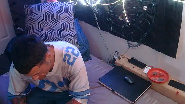 TheOneYouLove69 online show from February 12, 4:24 pm