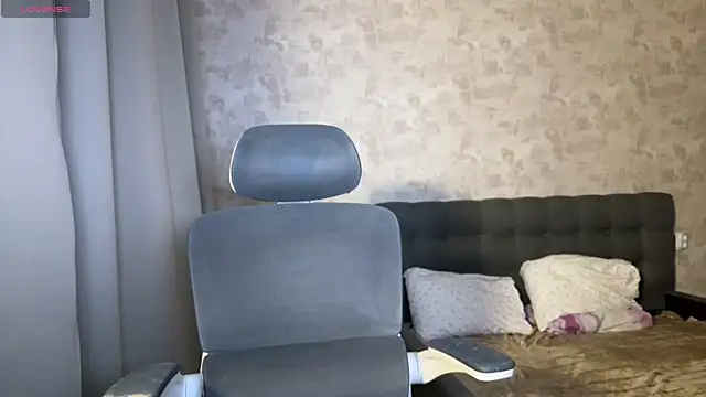 weshycouple online show from March 1, 7:15 pm