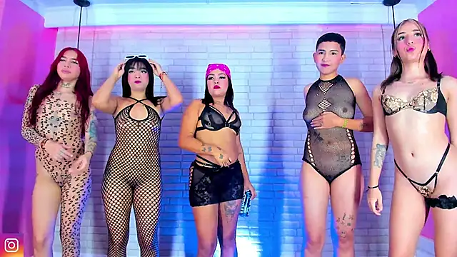 GIRLS DIRTY XTREME online show from February 4, 5:21 am