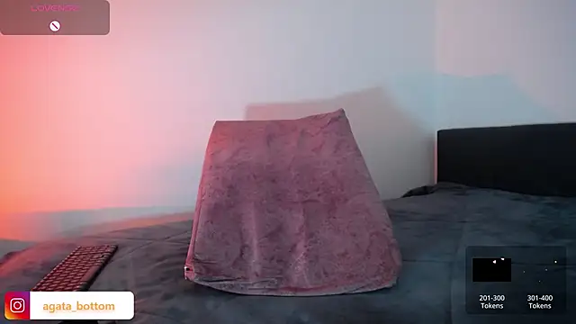 NewAgatha Bolton online show from November 12, 5:35 pm