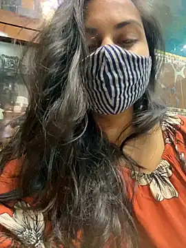 HaaniKaur online show from January 7, 5:20 pm