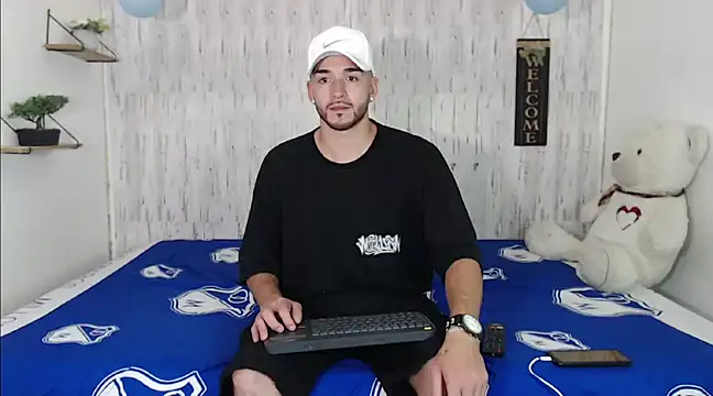 Snapshot of tommycash_777 chatting on March 13, 8:22 pm tommycash 777 online show from March 13, 8:22 pm