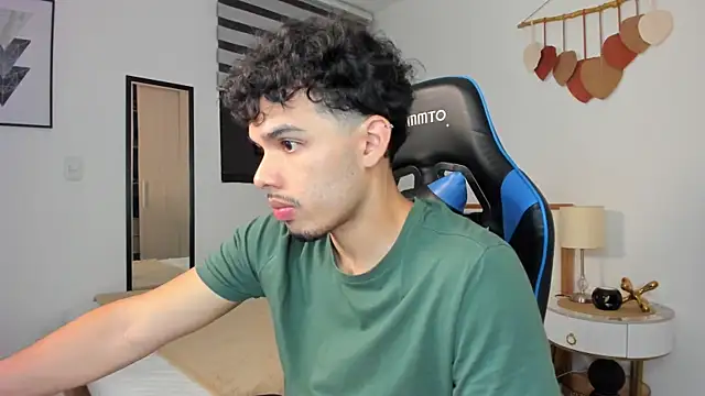 mateoleonee online show from February 25, 12:47 am