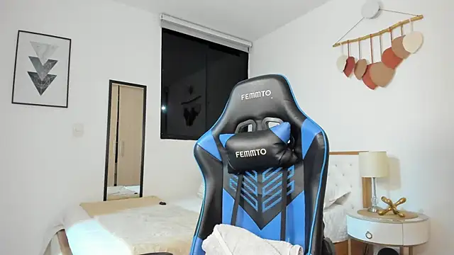 mateoleonee online show from March 1, 12:17 am